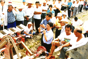 32-10a.jpg (110091 bytes)