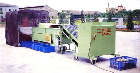 ��4.�@�[�Y��ä��O���ž������C<br>Fig. 4. Full view of garlic clove dividing, selecting and grading machine.